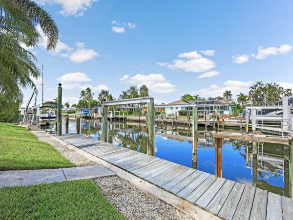Canal Front 4 Bedroom Vacation Home Sleeps 10 Marco Island
